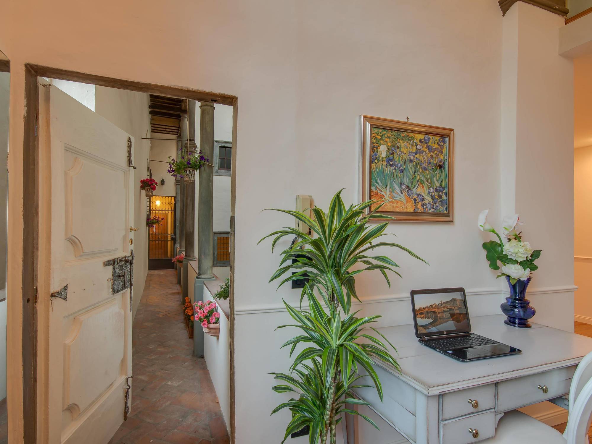 Отель Residenza D'Epoca Borgo Albizi Флоренция Экстерьер фото